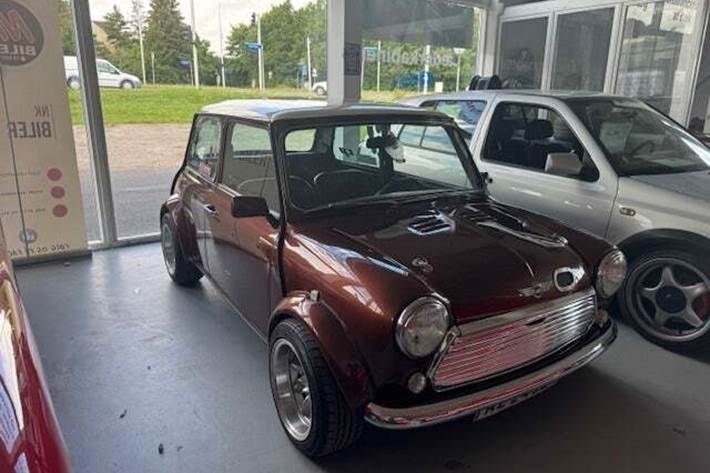 Brun Mini Cooper fra 1991
