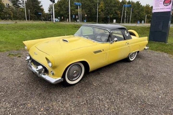 undefined Ford Thunderbird fra 1956 set udefra