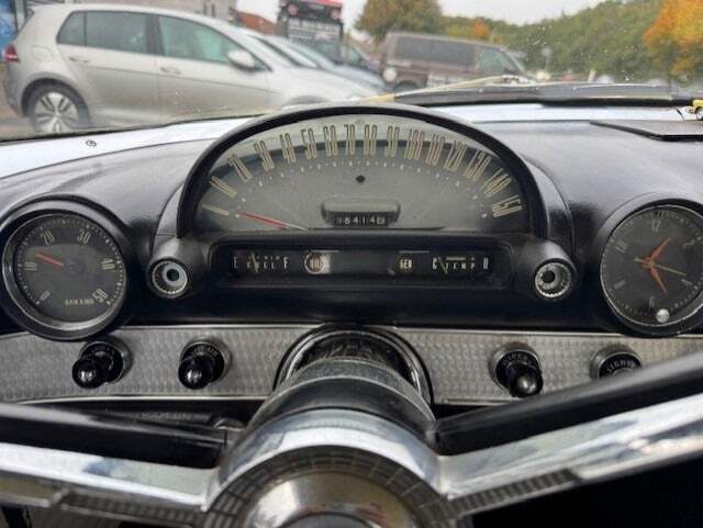 undefined Ford Thunderbird fra 1956 set indefra