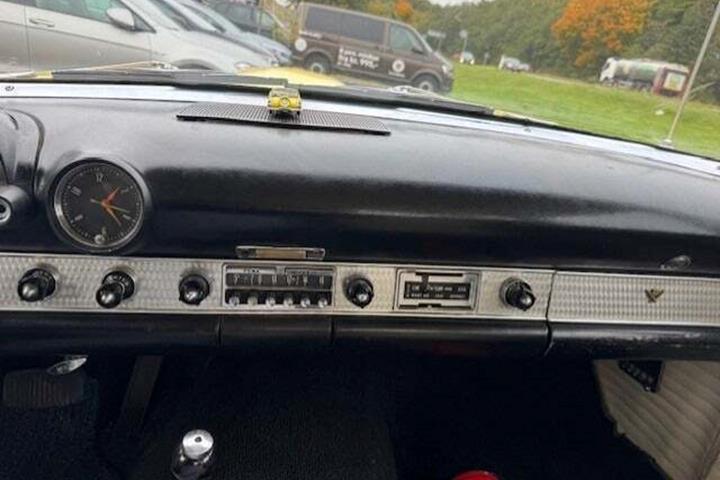 undefined Ford Thunderbird fra 1956 set indefra