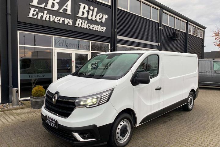 Hvid Renault Trafic fra 2022