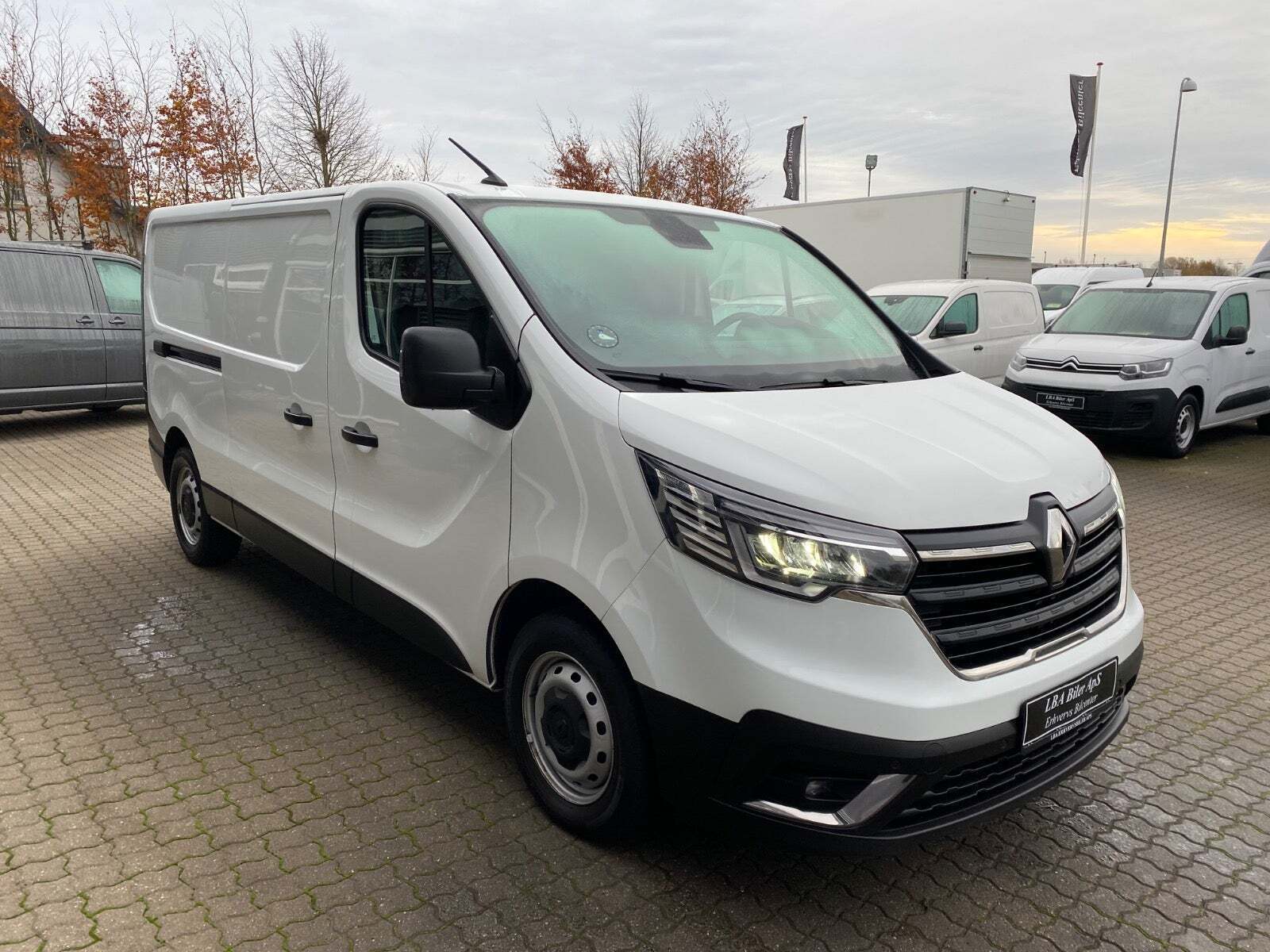 Hvid Renault Trafic fra 2022