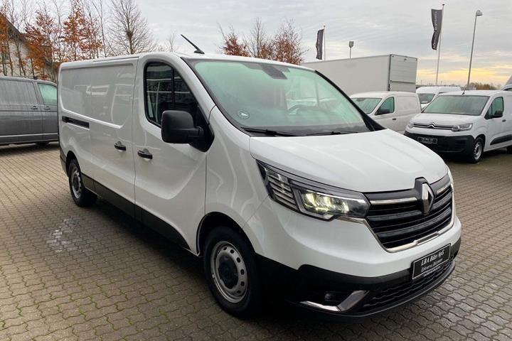 Hvid Renault Trafic fra 2022
