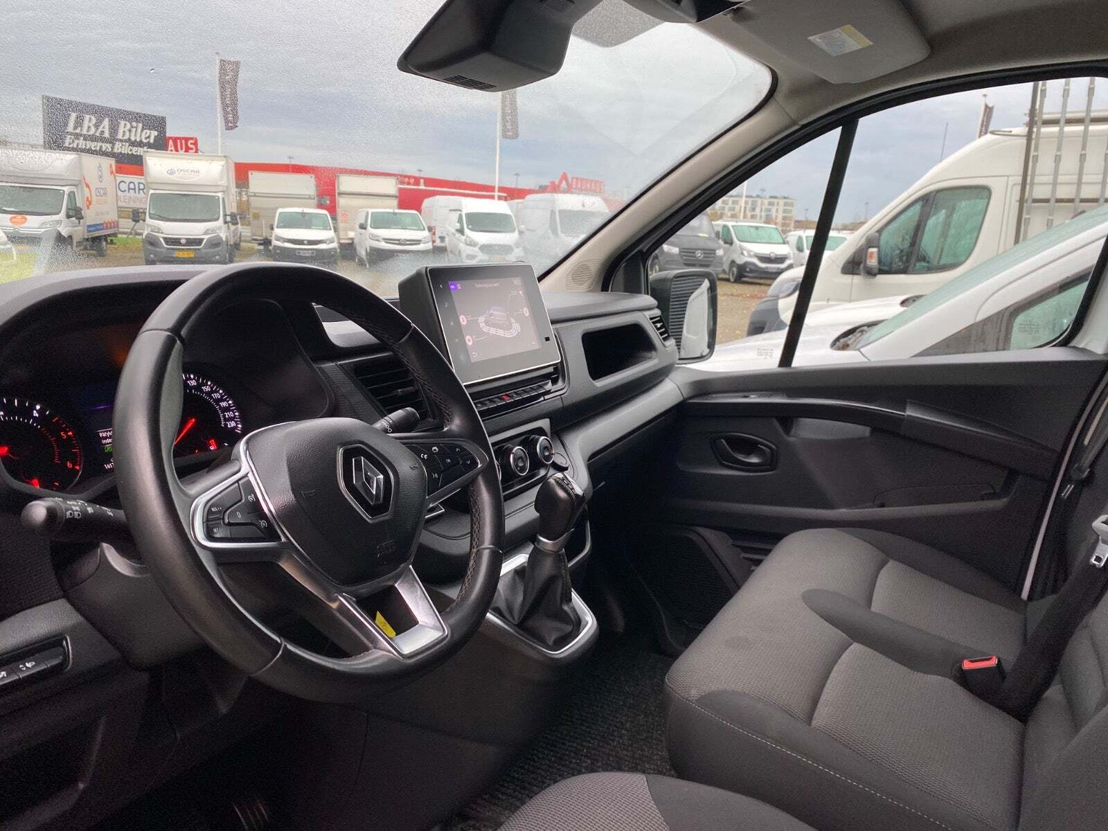 Hvid Renault Trafic fra 2022
