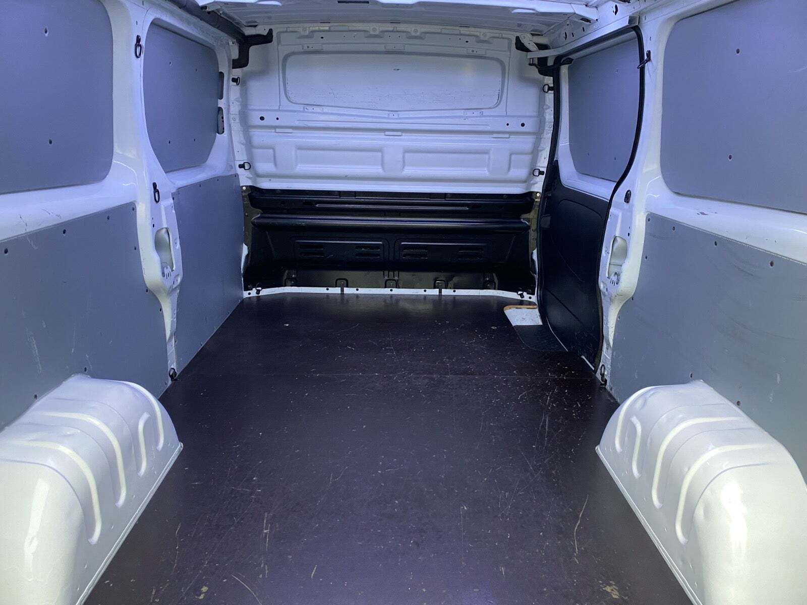 Hvid Renault Trafic fra 2022