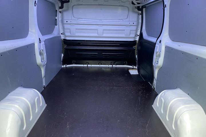 Hvid Renault Trafic fra 2022