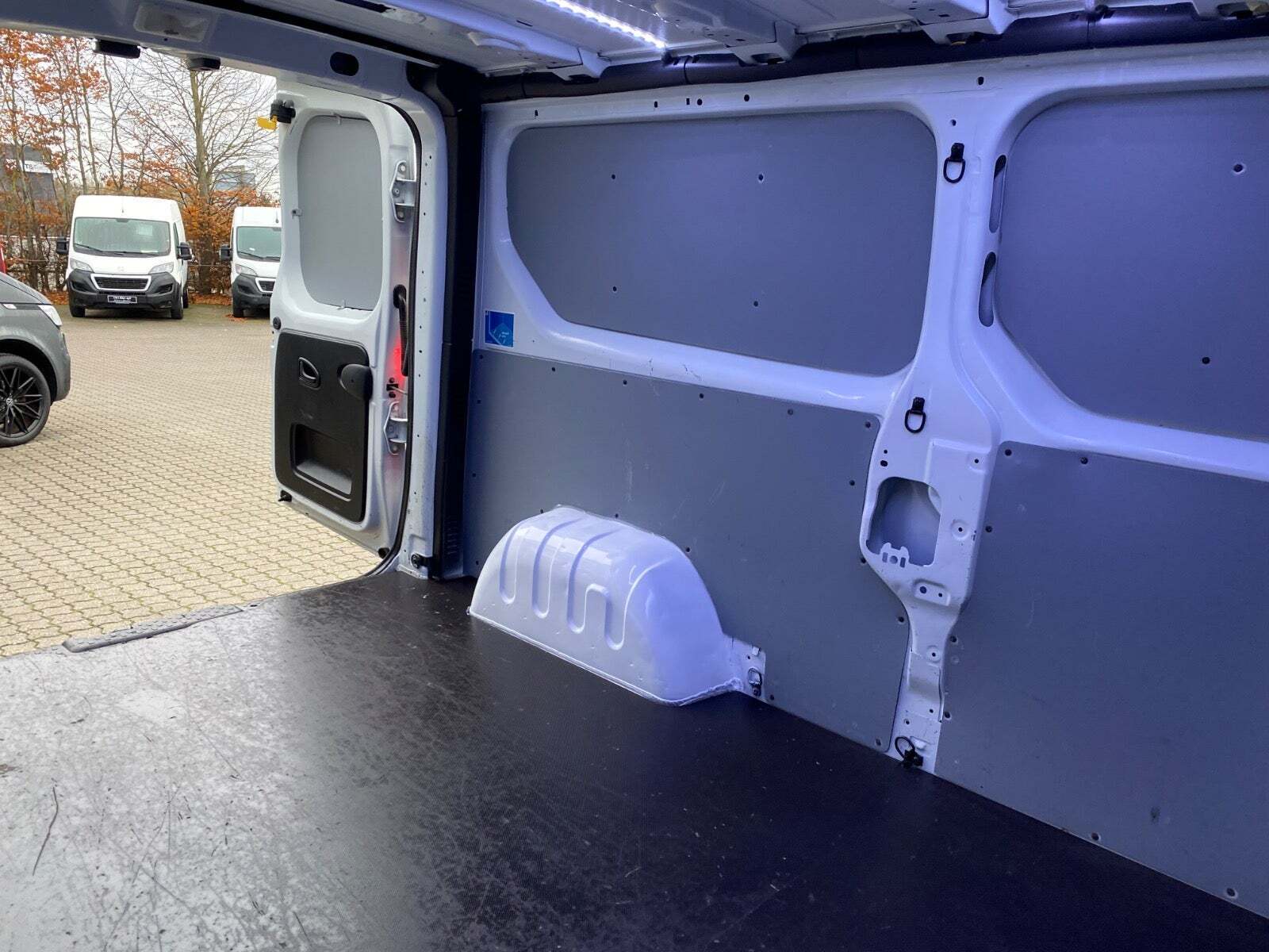 Hvid Renault Trafic fra 2022