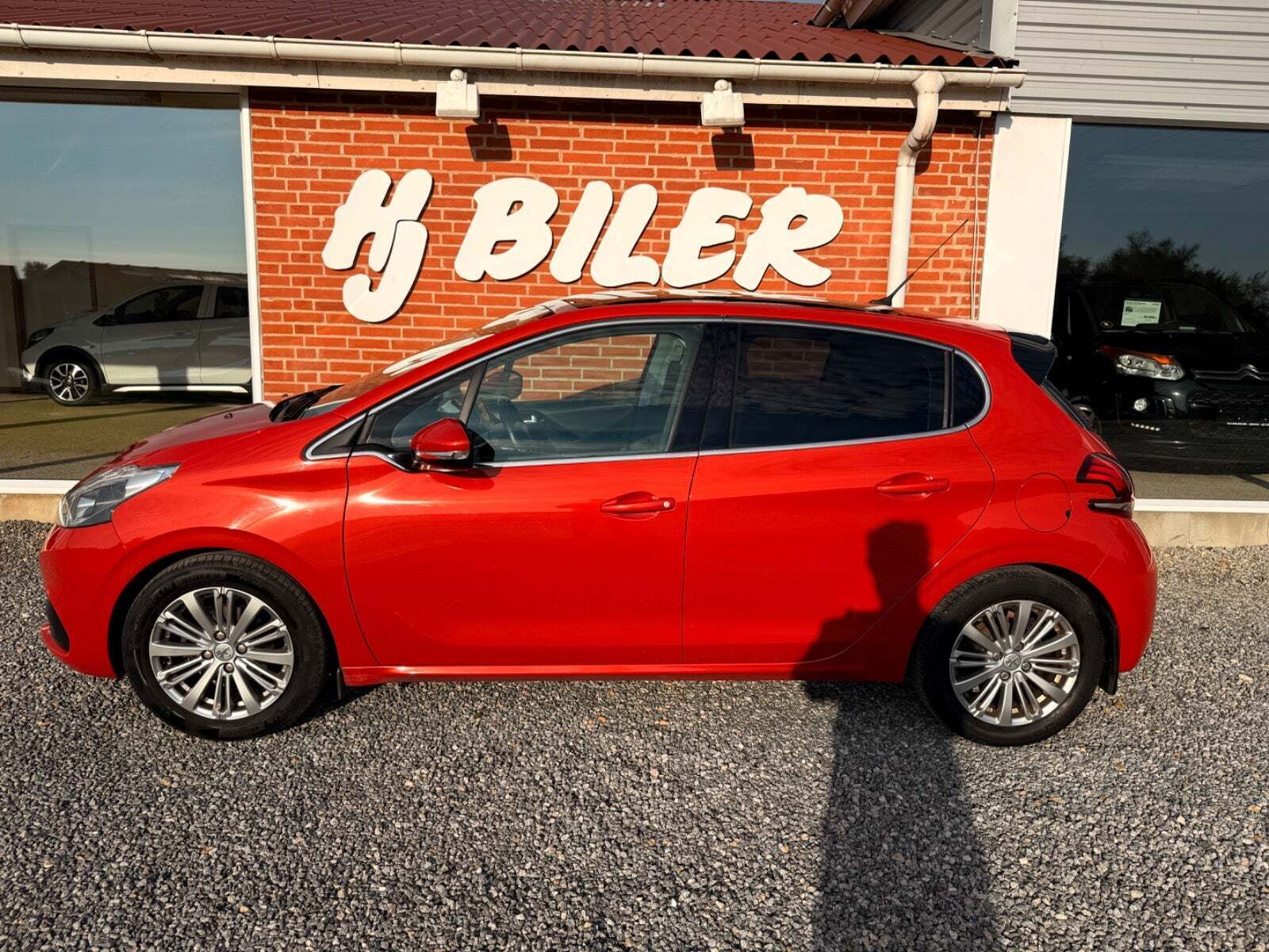 Orange Peugeot 208 fra 2019