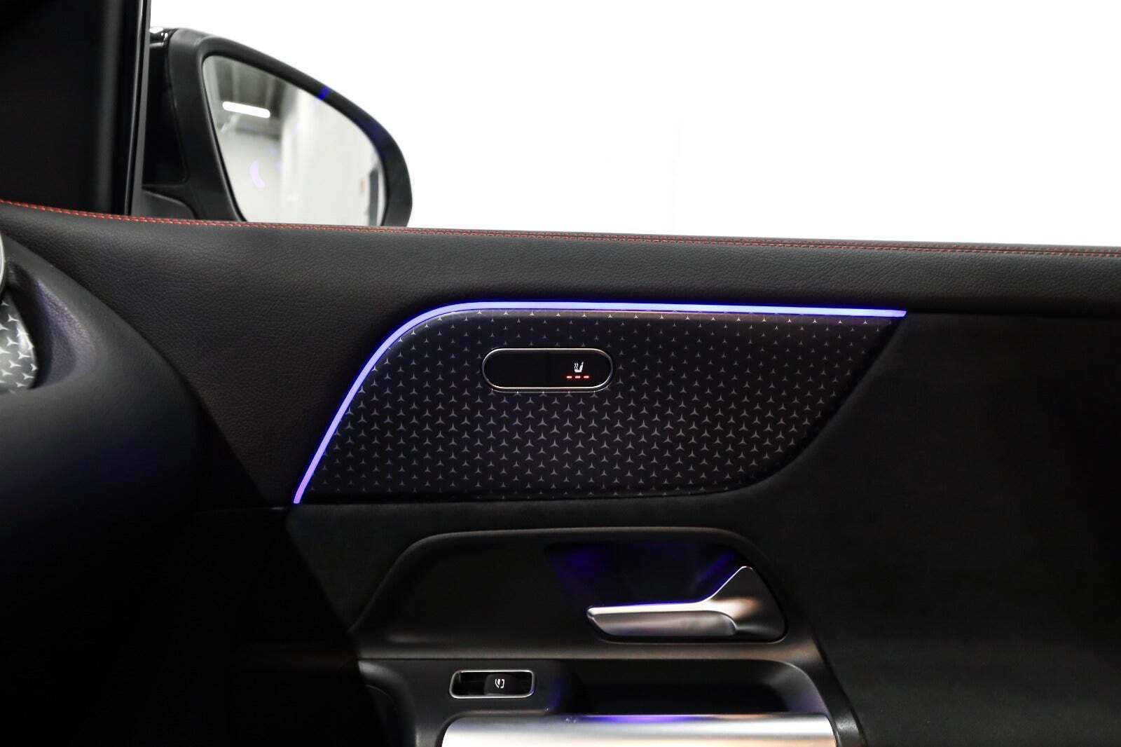 Sort Mercedes EQA350 fra 2025