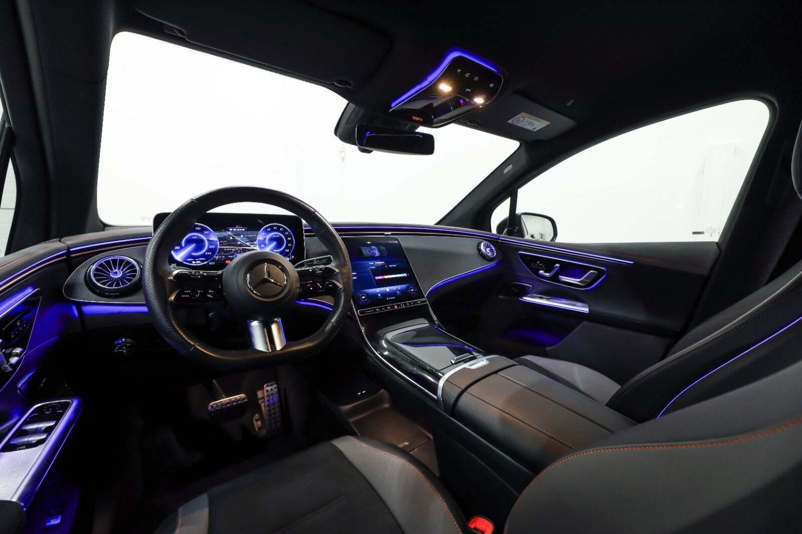 Sort Mercedes EQE350 SUV fra 2024
