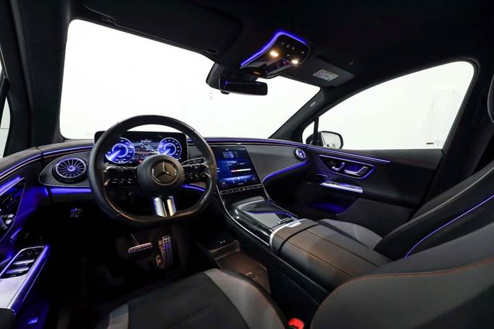 Sort Mercedes EQE350 SUV fra 2024