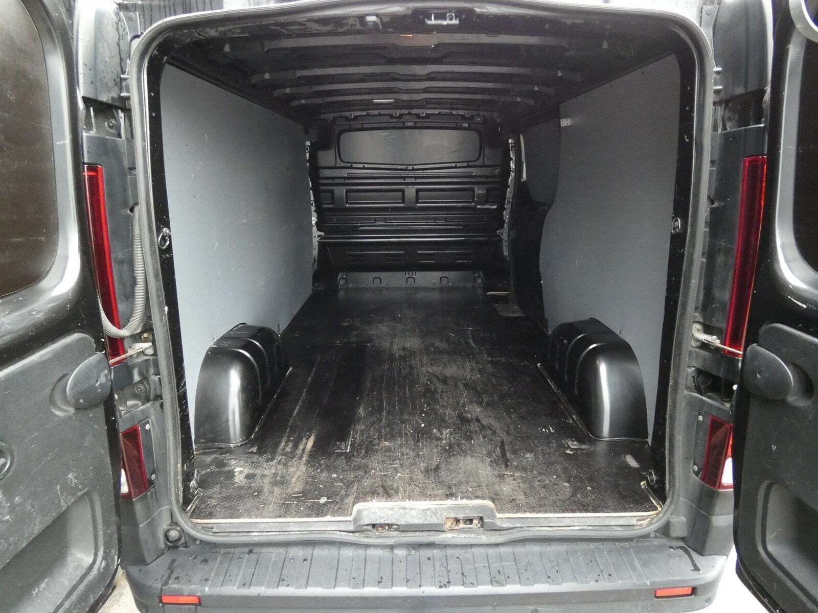 Sort Renault Trafic T29 fra 2020