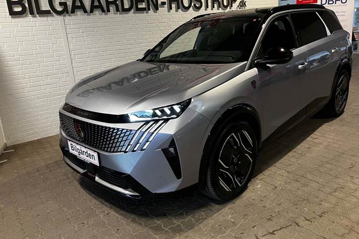 Sølv Peugeot e-5008 fra 2024