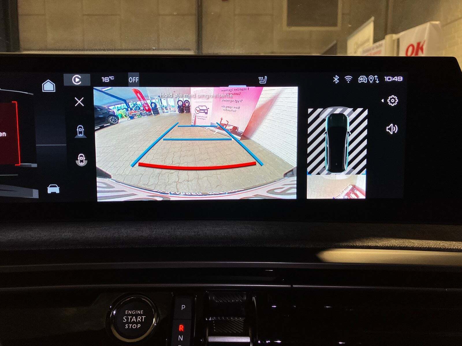 Sølv Peugeot e-5008 fra 2024