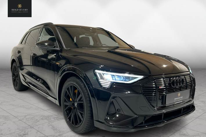 Sort Audi e-tron fra 2022 set udefra