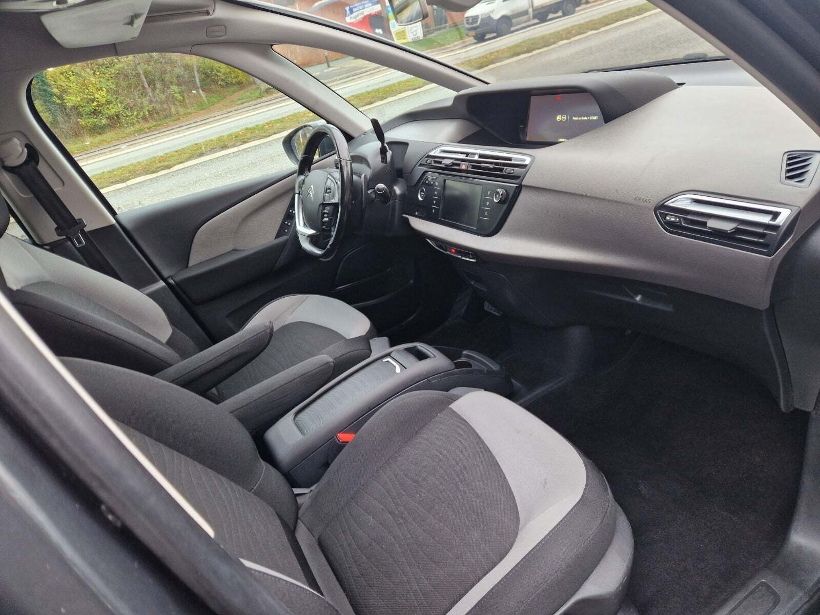 Grå Citroën Grand C4 Picasso fra 2016