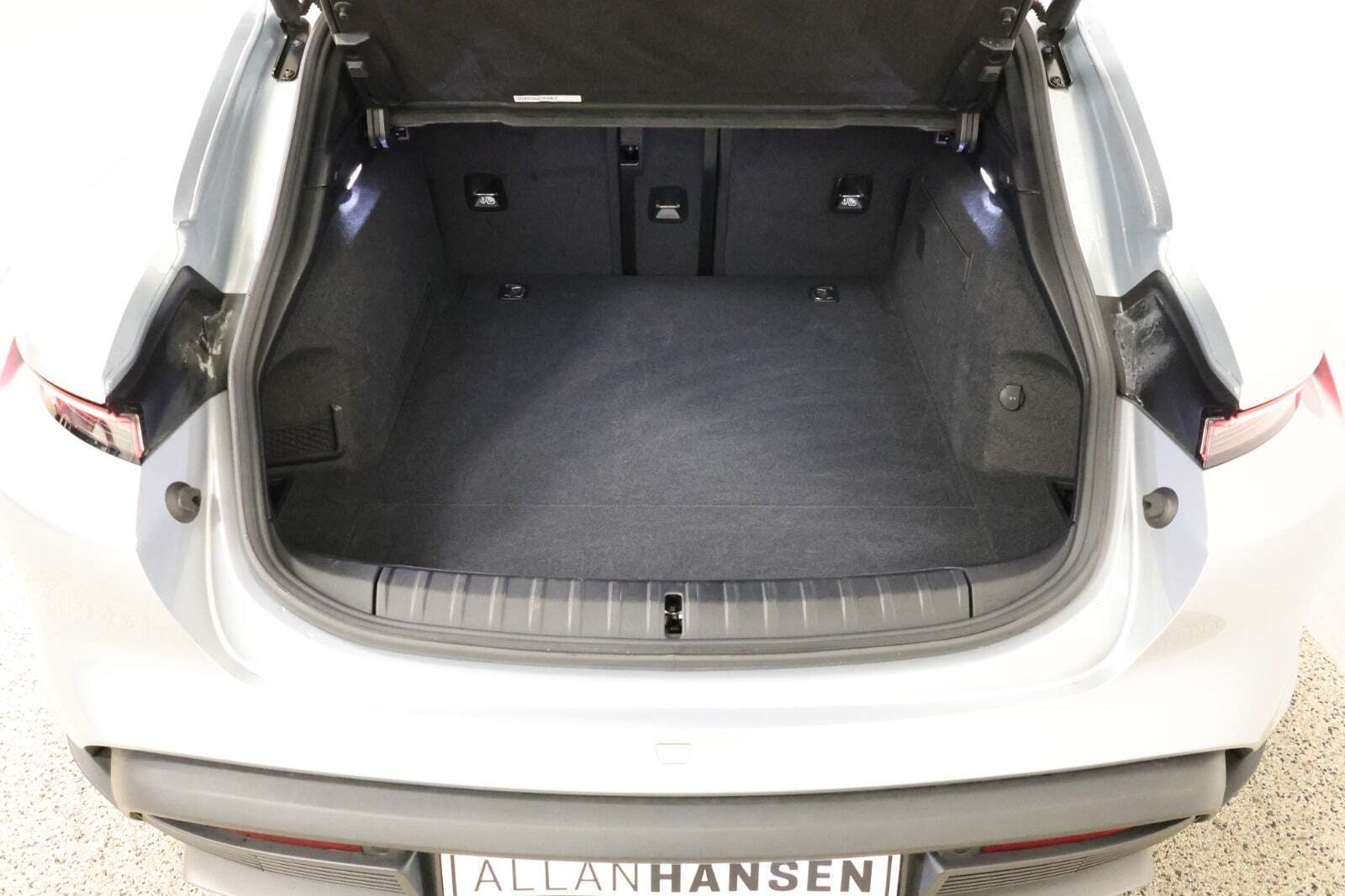 Sølv Porsche Taycan 4 fra 2022