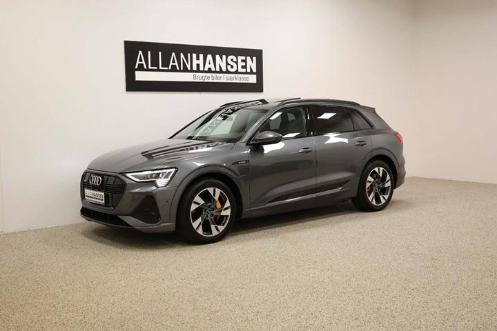 Grå Audi e-tron fra 2021 set udefra