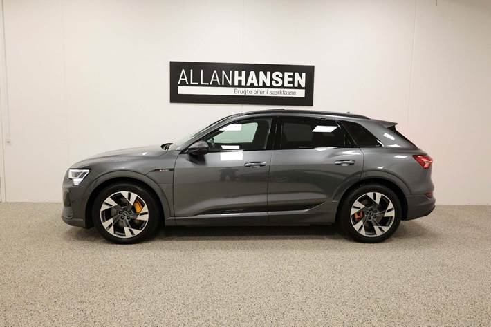 Grå Audi e-tron fra 2021