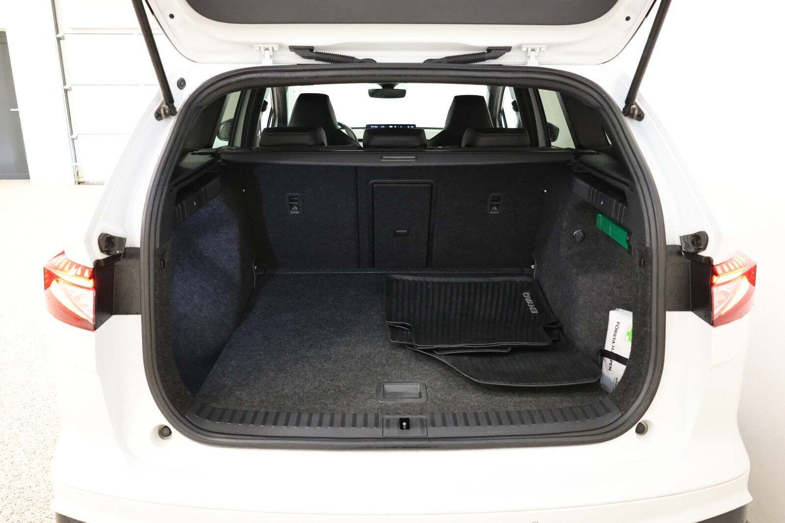 Hvid Skoda Enyaq fra 2021