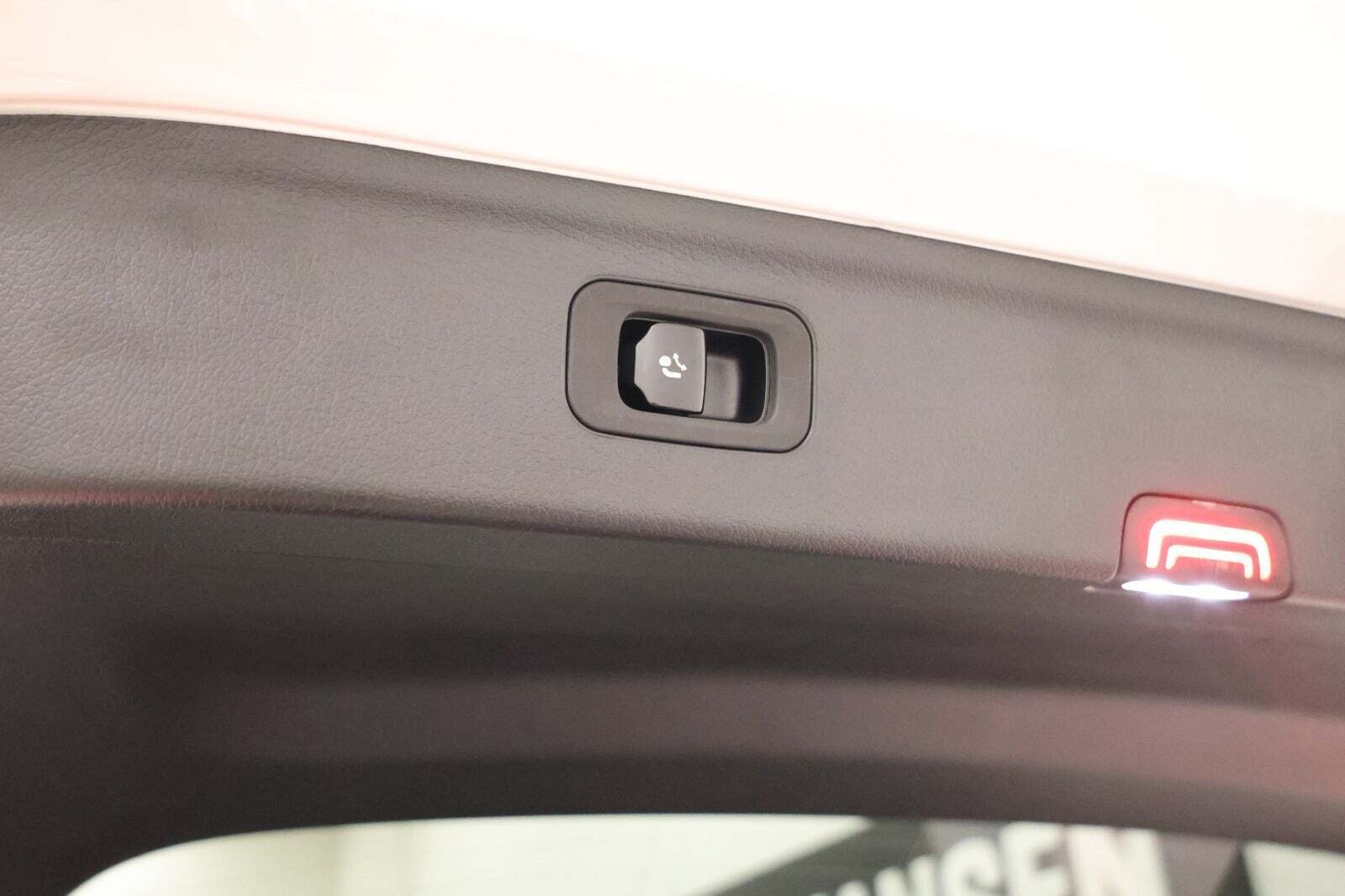 Hvid Mercedes EQE350 SUV fra 2023