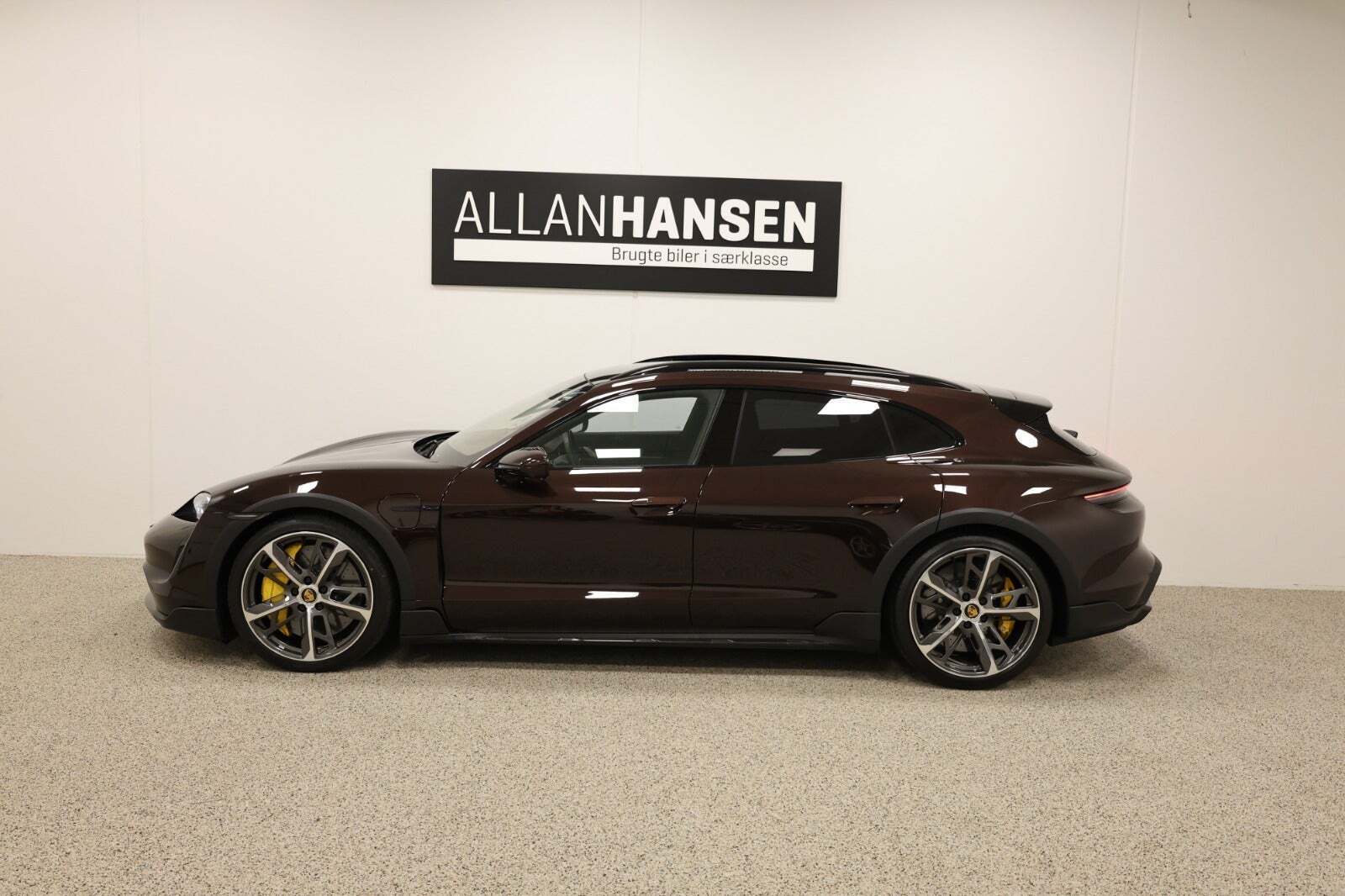 Porsche Taycan Turbo S Performance+ Cross Turismo