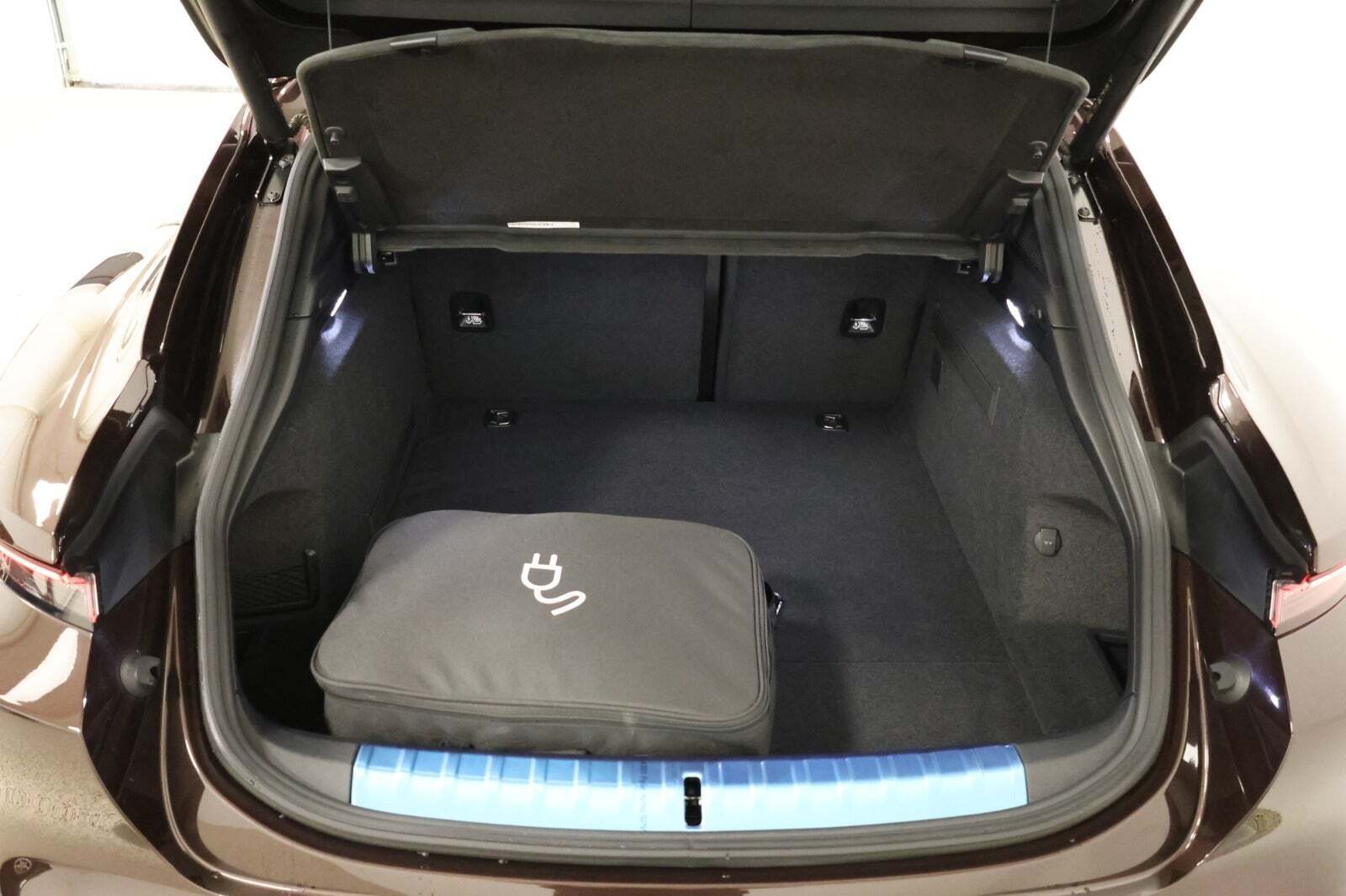 Brun Porsche Taycan Turbo S fra 2022