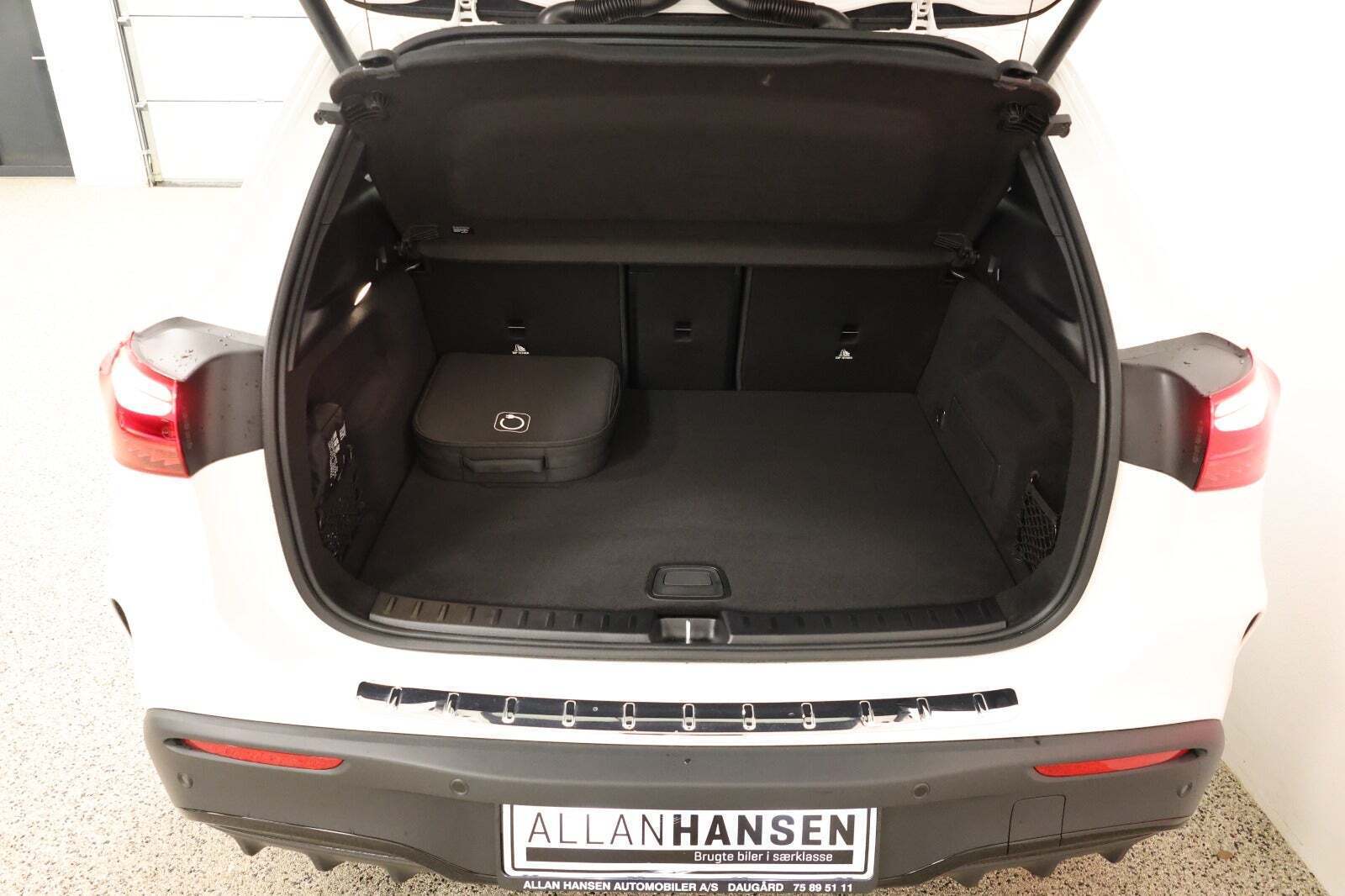 Hvid Mercedes EQA300 fra 2024