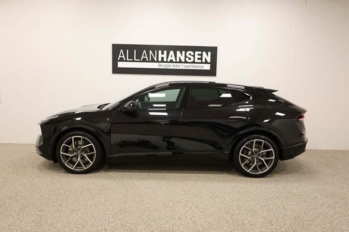 Sort Lotus Eletre fra 2023