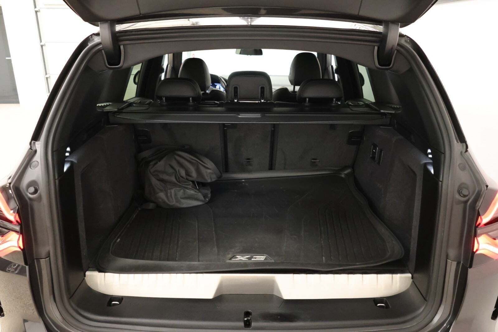 Grå BMW X3 fra 2022