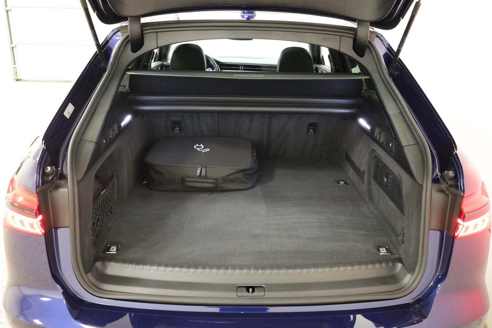 Blå Audi A6 fra 2021