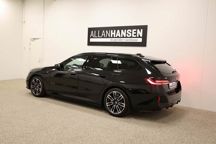 Sort BMW i5 fra 2025