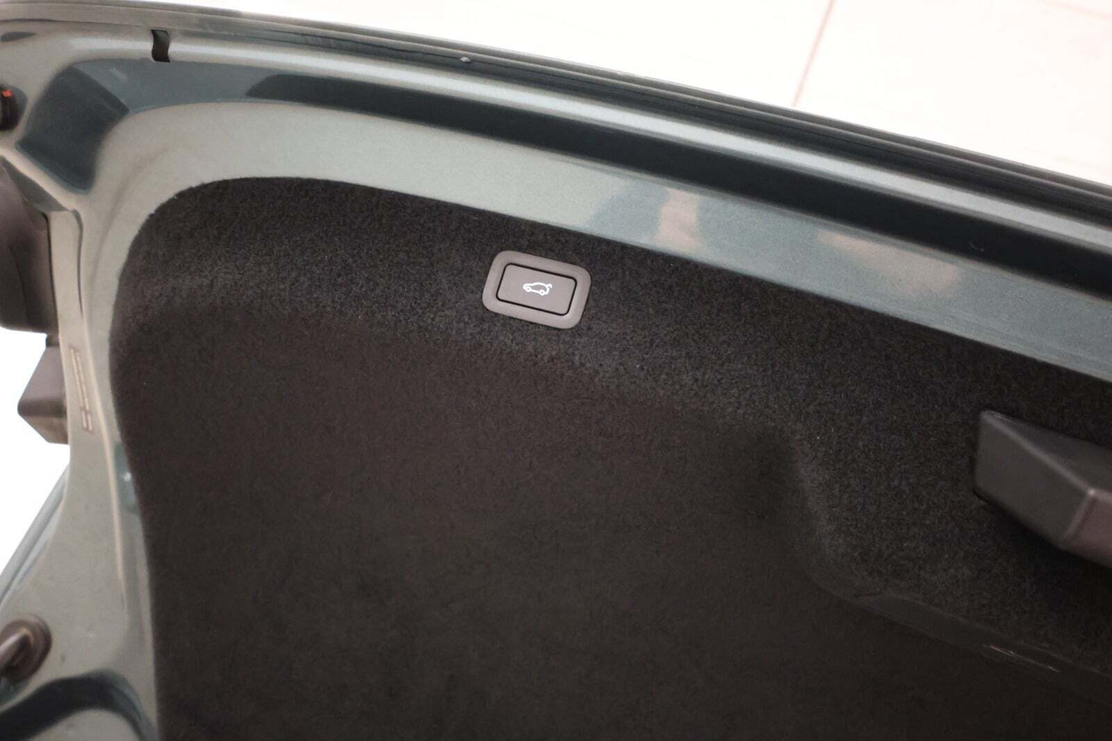 Grøn Xpeng P7 fra 2024