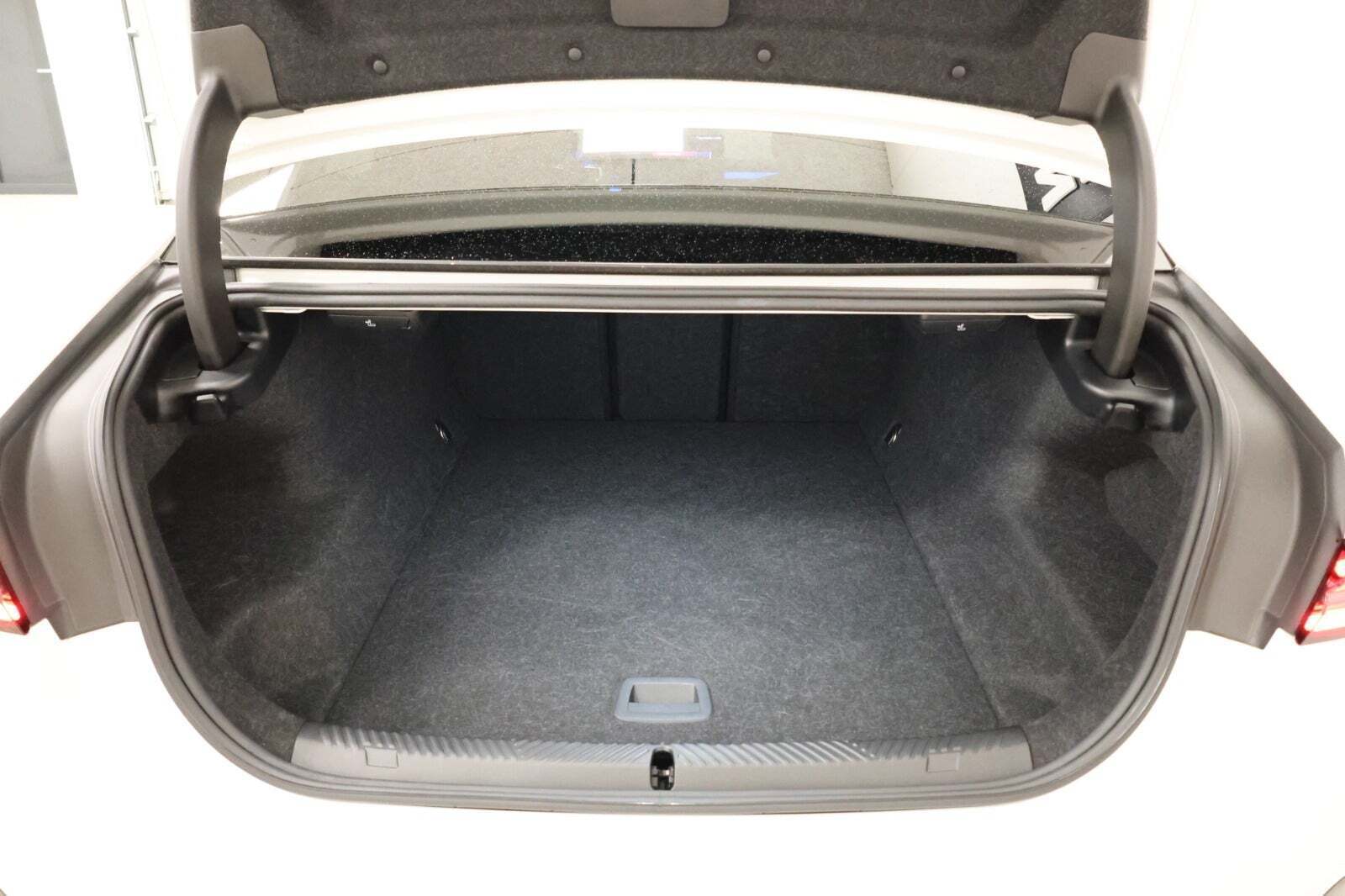 Hvid BMW i5 fra 2024