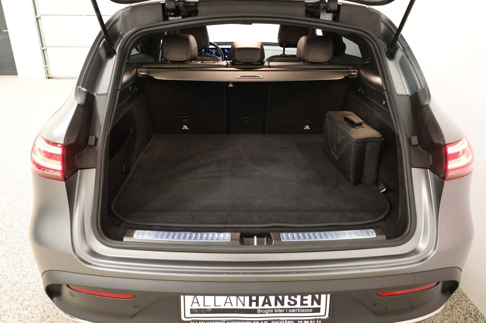 Grå Mercedes EQC400 fra 2023