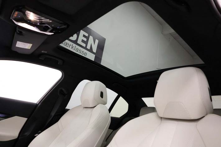 Hvid BMW i5 fra 2024
