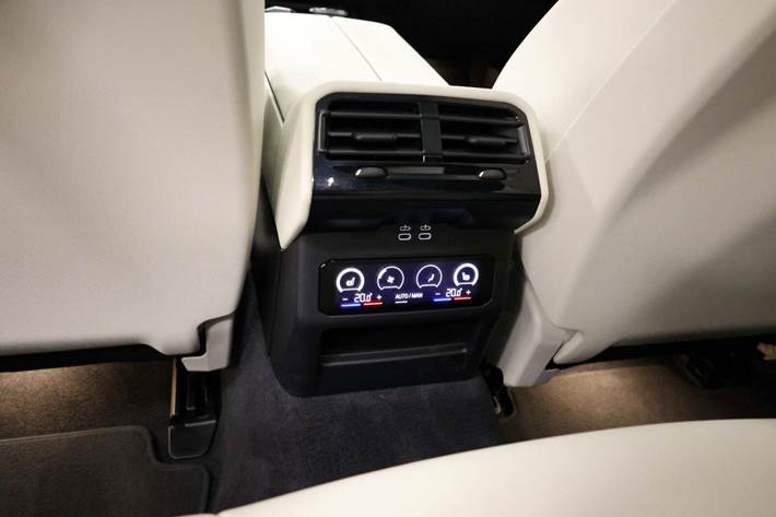 Hvid BMW i5 fra 2024