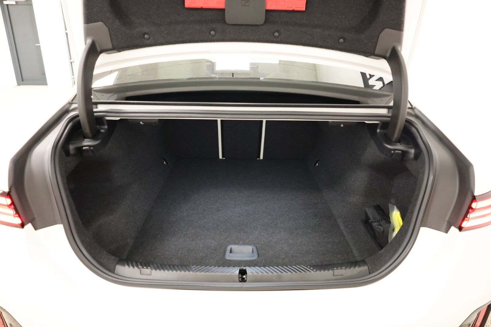 Hvid BMW i5 fra 2024