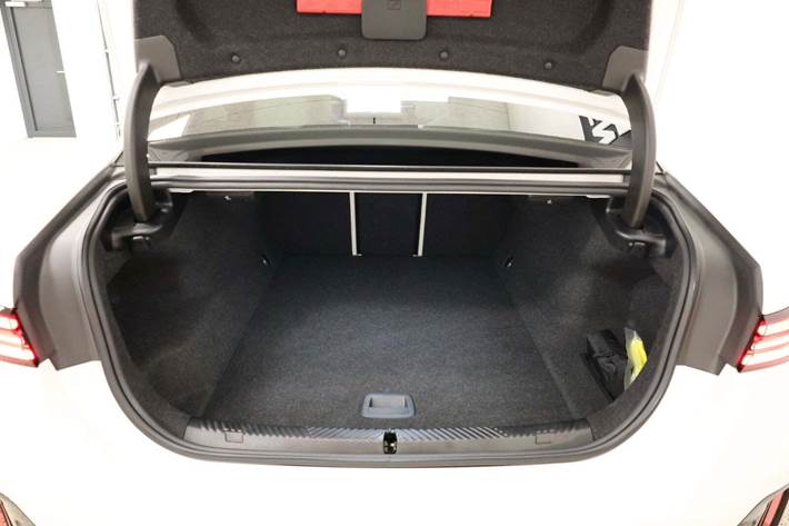 Hvid BMW i5 fra 2024