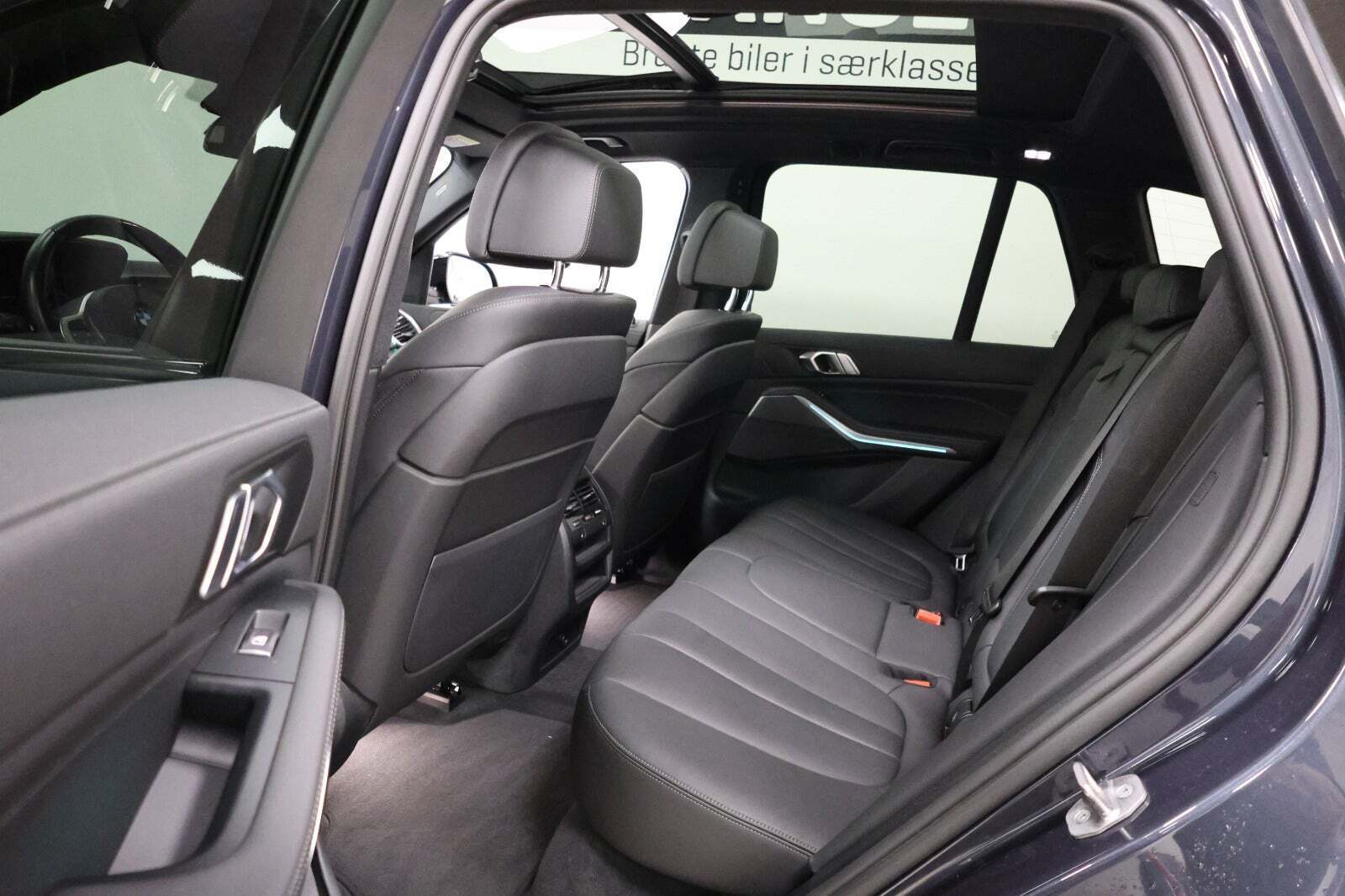 Grå BMW X5 fra 2022