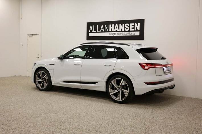 Sort Audi e-tron fra 2021