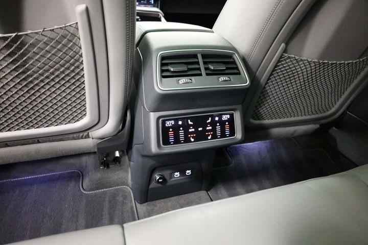 Hvid Audi e-tron fra 2021