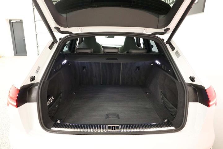 Hvid Audi e-tron fra 2021