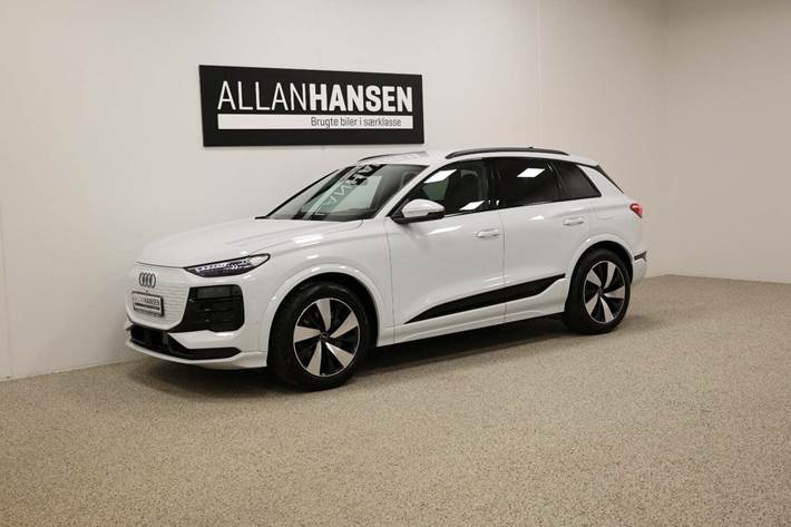 Hvid Audi Q6 e-tron fra 2025