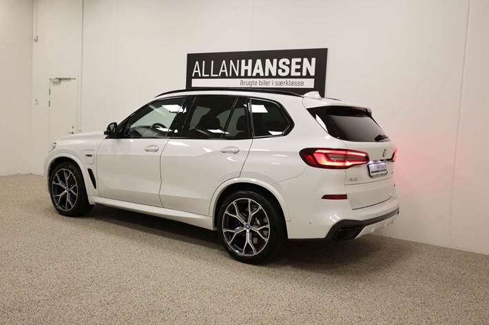 Hvid BMW X5 fra 2022