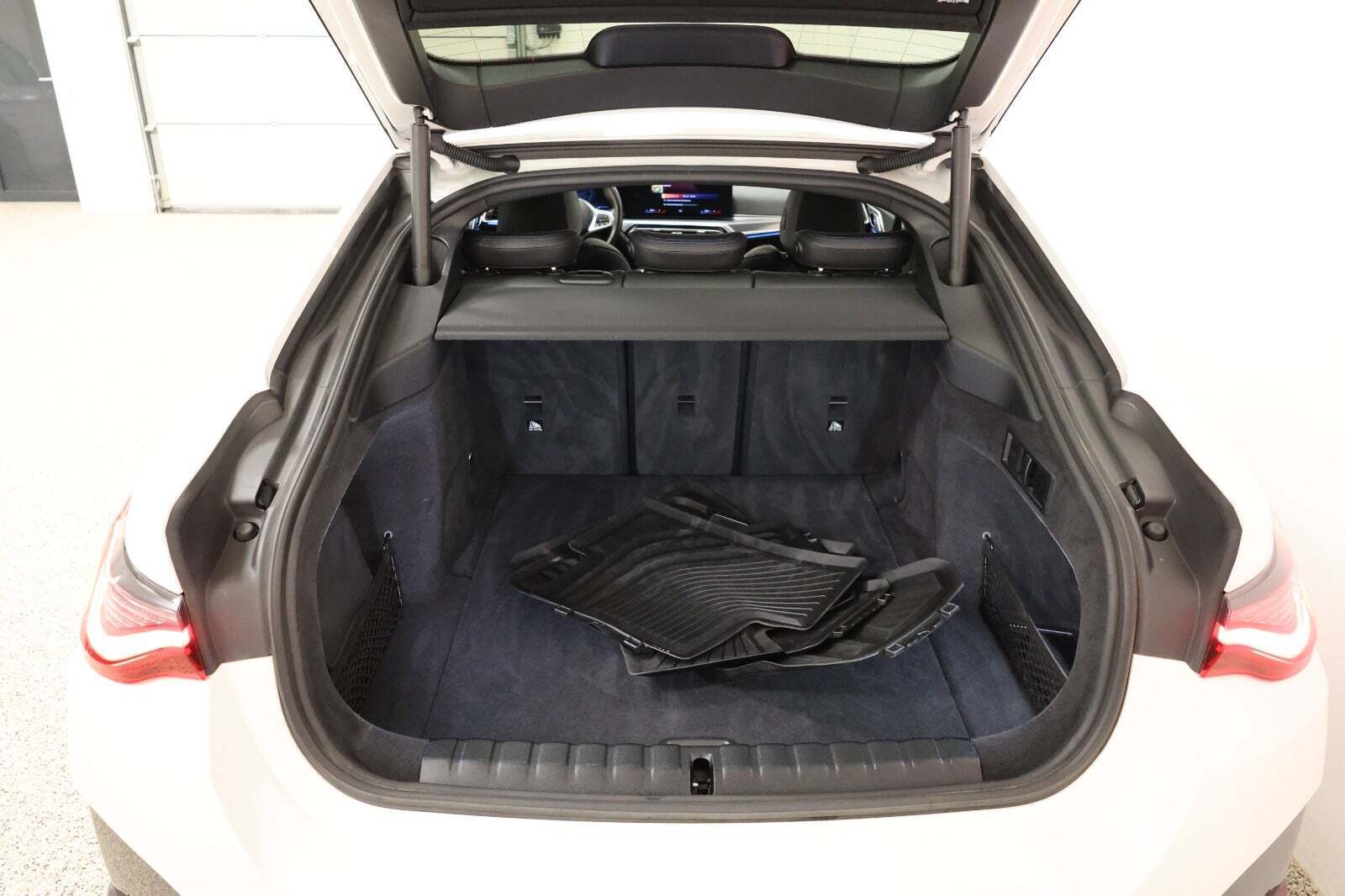 Hvid BMW i4 fra 2022