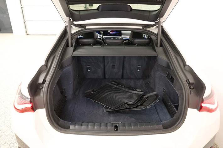 Hvid BMW i4 fra 2022