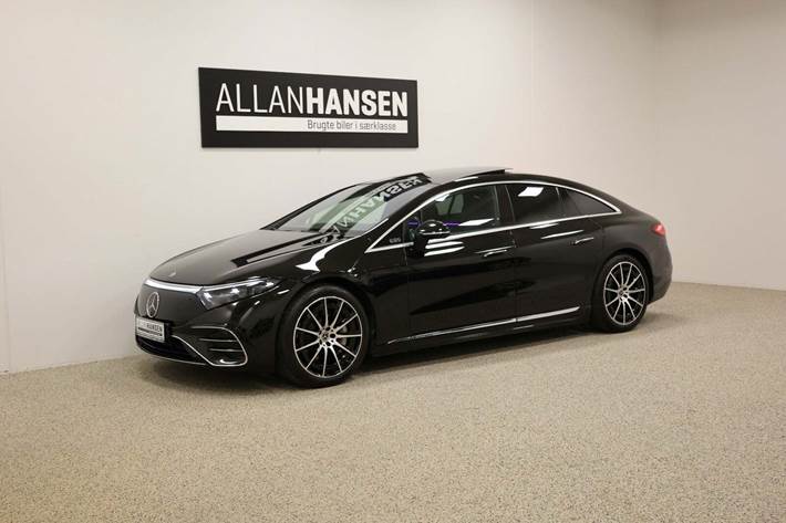 Rød Mercedes EQS450+ fra 2022 set udefra