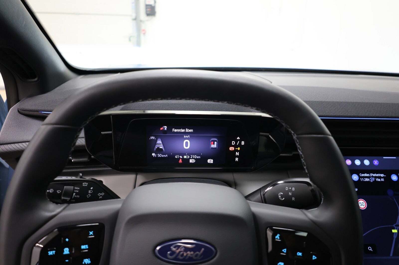 Ford Explorer 82 Premium Extended Range