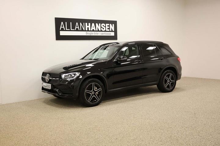 Sort Mercedes GLC300 de fra 2022 set udefra